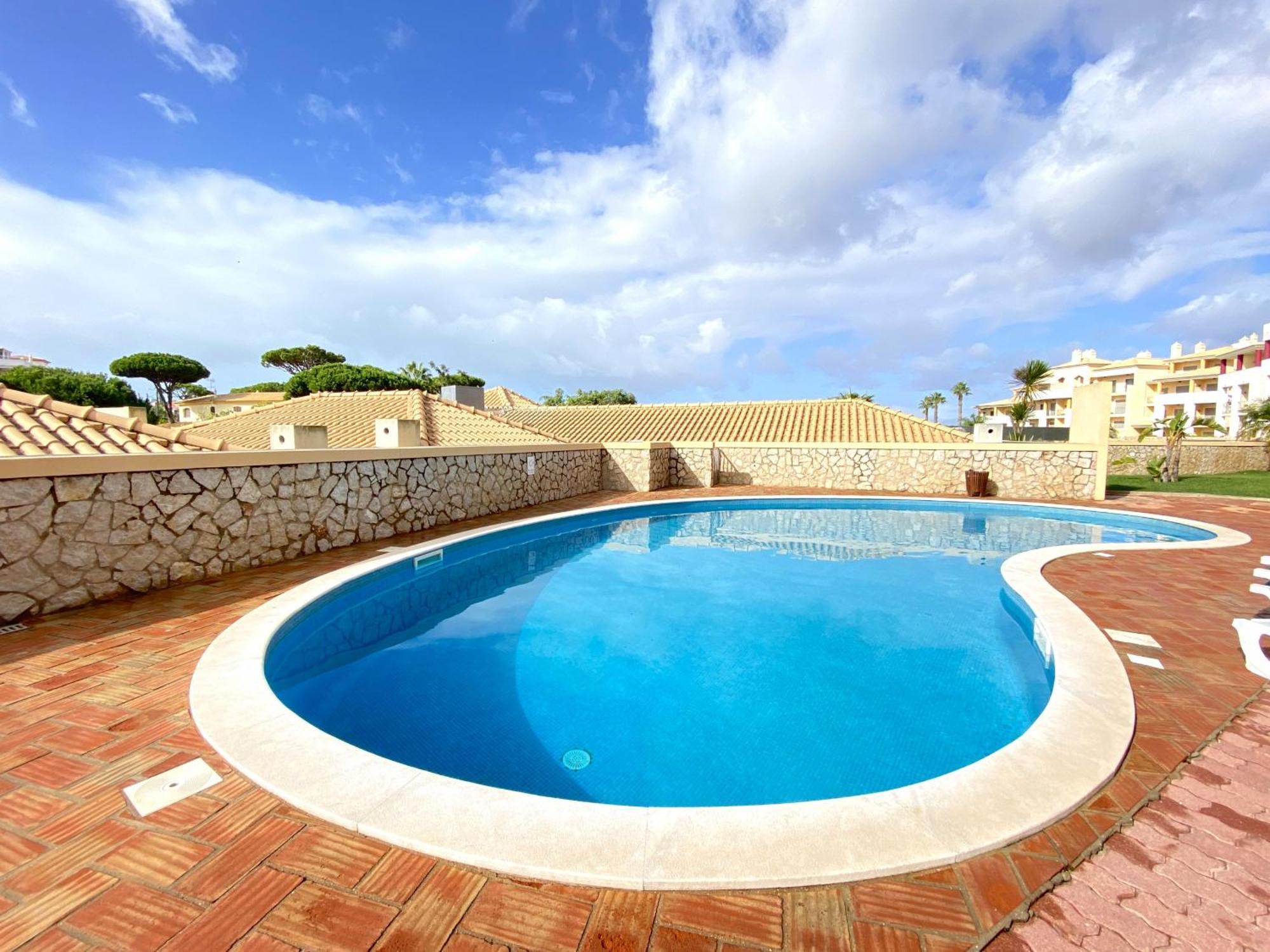 Albufeira Sunny Style With Pool By Homing Apartment Bagian luar foto